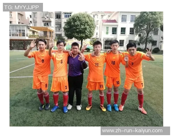 足球火花点燃激情赛场青春热血交织成梦想之路